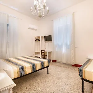 Lia Guest house